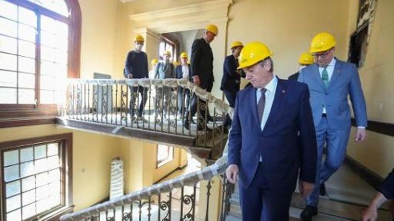 50.000 euros transmis à la bibliothèque de l'Université du Cap pour sa reconstruction après un incendie