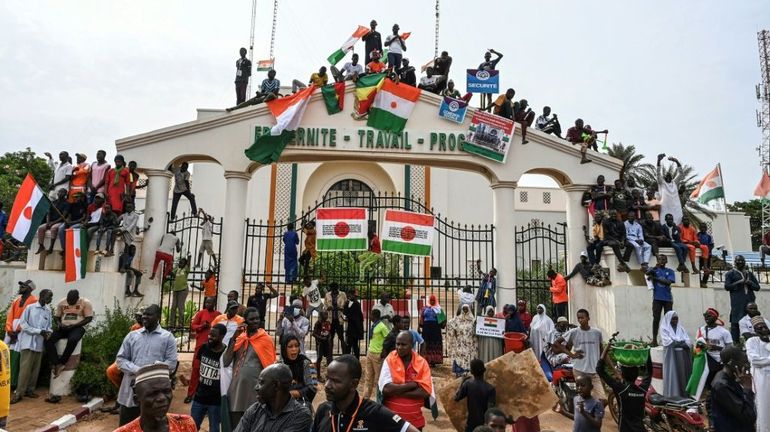 Niger : le régime promet une transition de trois ans maximum, des Belges rapatriés