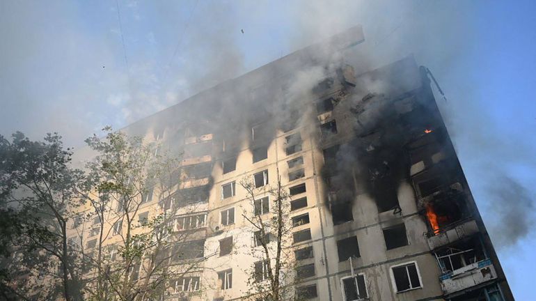 Guerre en Ukraine : un immeuble de Kharkiv touché par des bombes russes, six morts à déplorer