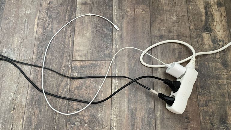 Chargeurs de GSM, tablettes, portables : pourquoi il vaut mieux les débrancher quand on ne les utilise pas