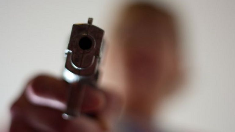 Treize personnes, dont des mineurs, identifiées comme suspects de plusieurs braquages violents en Brabant wallon
