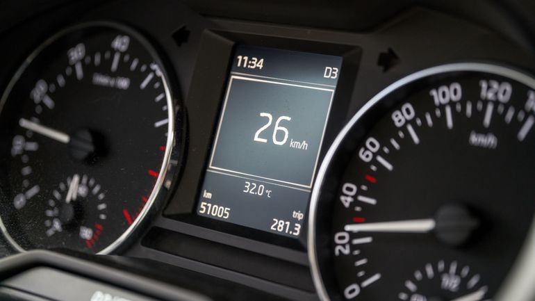 Le bloqueur de compteur kilométrique : la nouvelle escroquerie aux voitures d'occasion