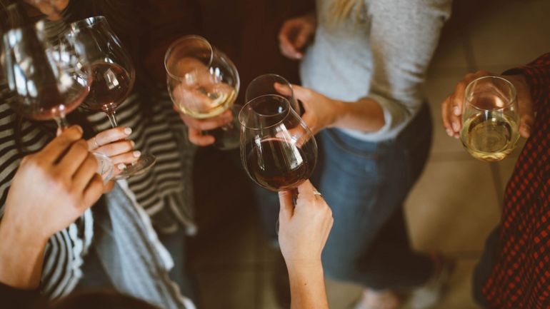 Tournée minérale : les boissons sans alcool séduisent de plus en plus de Belges mais sont-elles une bonne alternative ?