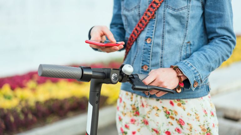 Trottinettes partagées : les limitations de vitesse en zones piétonnes ne sont pas respectées