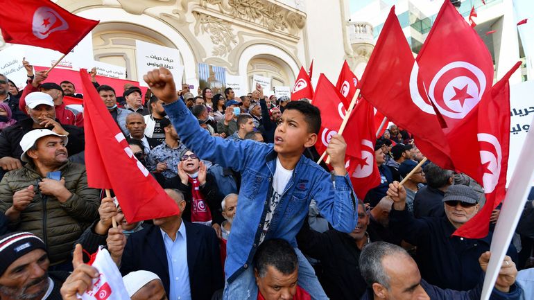 Tunisie : plus d'un millier de manifestants protestent contre le président Saied