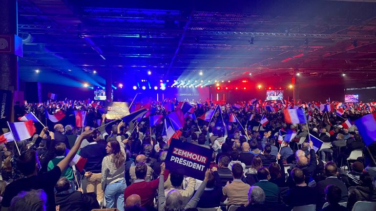 Plus de 10.000 personnes, dont de nombreux jeunes, réunis pour le premier meeting du candidat d'extrême droite Eric Zemmour