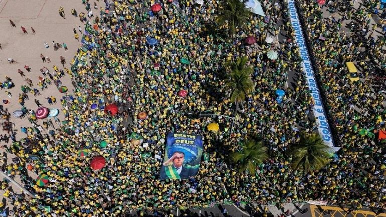 Brésil : l'ancien président Jair Bolsonaro assigné à résidence avant même l'issue de son procès pour tentative présumée de coup d'Etat