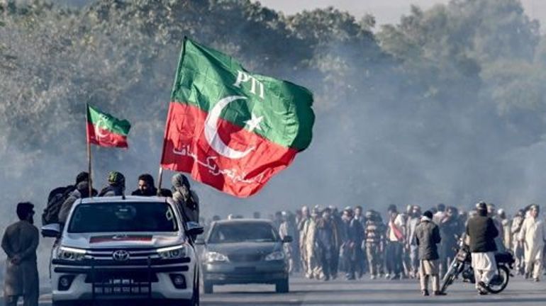 Pakistan : des milliers de partisans d'Imran Khan se dirigent vers Islamabad