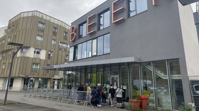 Le service des étrangers fermé depuis plusieurs jours à Molenbeek, devrait encore le rester