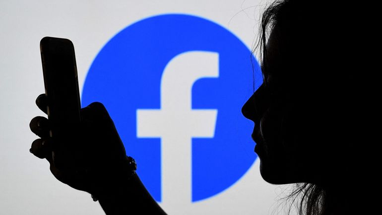 Les actions en bourse de Facebook chutent après les accusations d'une lanceuse d'alerte