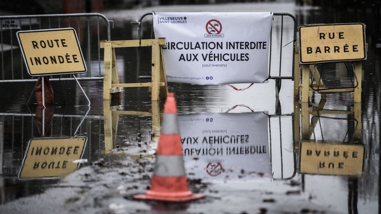 Intempéries : plusieurs tronçons autoroutiers toujours fermés à la circulation