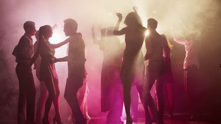 France: 78 clients d'une discothèque de Lille positifs au Covid-19
