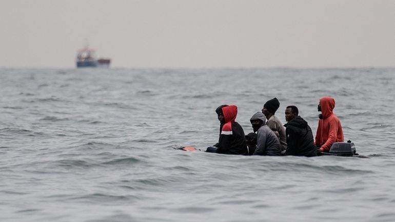 Plus de 600 migrants ont tenté de traverser la Manche vendredi