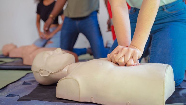 Dans les clubs sportifs, des formations pour apprendre les premiers gestes en cas de malaise cardiaque