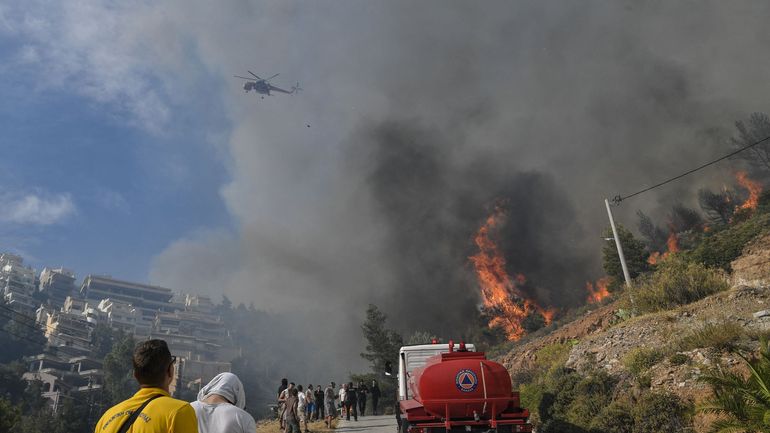 Grèce : l'incendie maîtrisé dans la banlieue sud d'Athènes