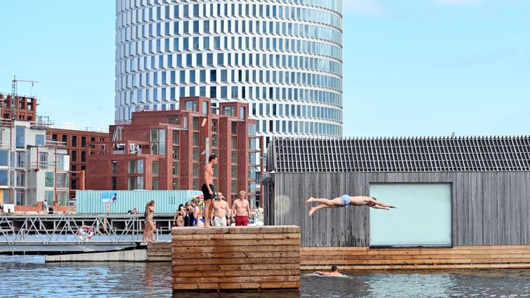 Nager dans la Seine, la Tamise ou l'East River : les baignades urbaines sont en vogue, pourquoi pas chez nous ?