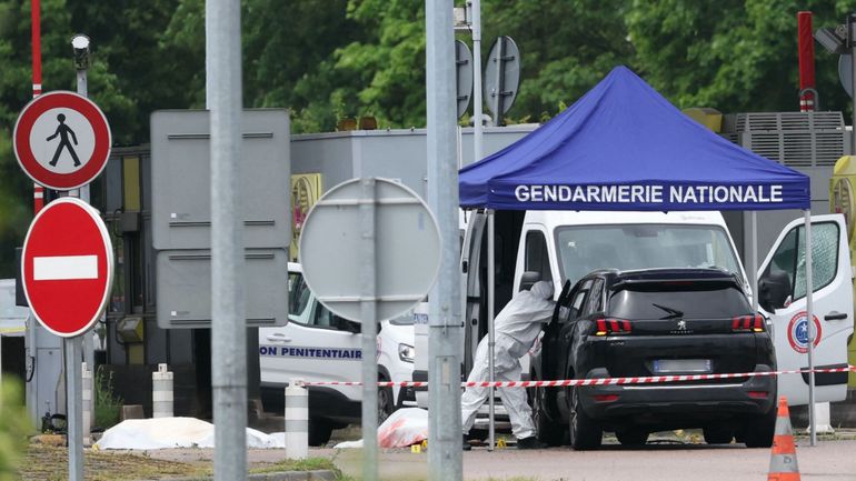 France : un fourgon pénitentiaire attaqué dans l'Eure, au moins deux agents tués, un détenu évadé