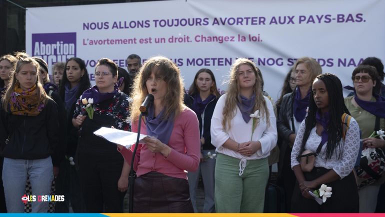 Dans un bus pour le droit à l'avortement en Belgique : 