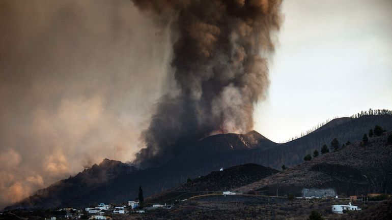 Eruption du volcan Cumbre Vieja à La Palma: l'aéroport de l'île est à l'arrêt