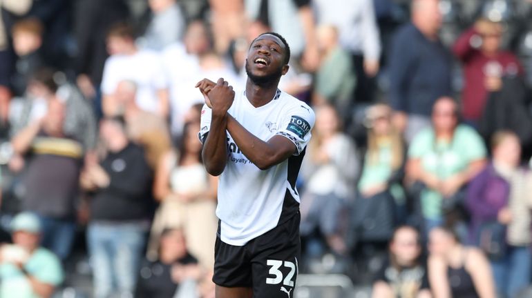 Seul face au but vide, Ebou Adams s’offre un improbable raté… face à son ex-club