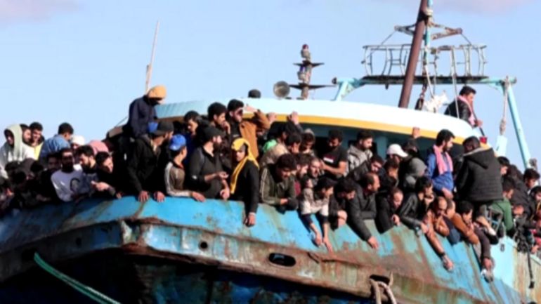 Grèce : 500 migrants sauvés en mer, Athènes appelle à la 