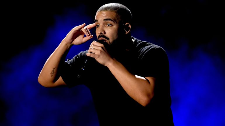 Drake : un agent de sécurité blessé par balle devant la maison du rappeur à Toronto