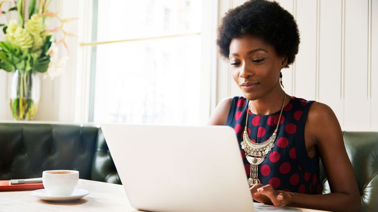 Les jeunes indépendants prestent moins d'heures et prennent plus de vacances qu'en 2022