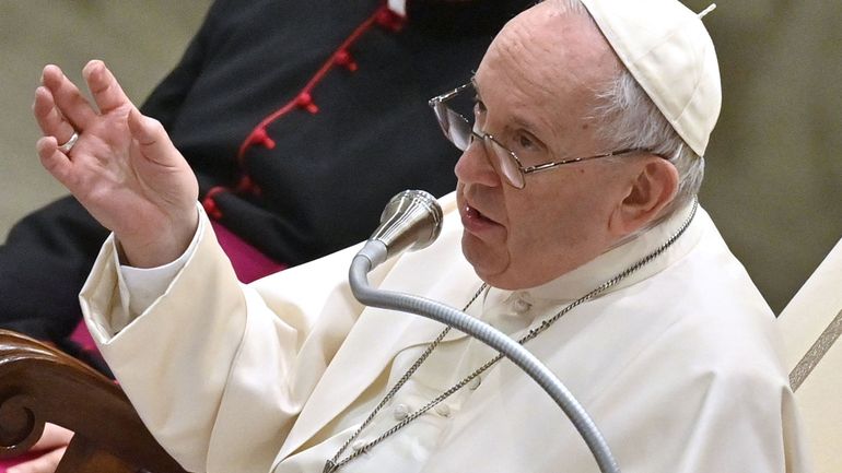 Guerre en Ukraine : Le pape demande que les armes se taisent et demande des couloirs humanitaires
