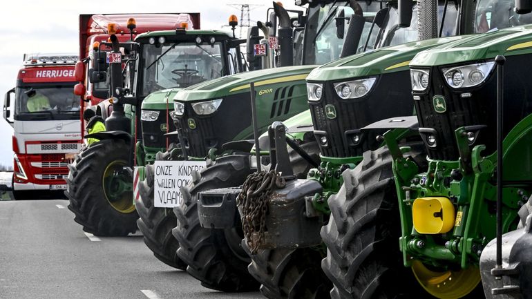 Mobilisation des agriculteurs : la tension a baissé d’un cran, le dépôt de Delhaize à Zellik bloqué tout le weekend