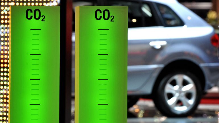 Le plan de bataille de la Commission européenne pour le climat: fin des voitures à essence pour 2035 et des carburants plus taxés