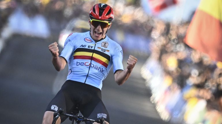 Remco Evenepoel triomphe à Wollongong après un coup de maître de la Belgique et devient Champion du Monde à 22 ans