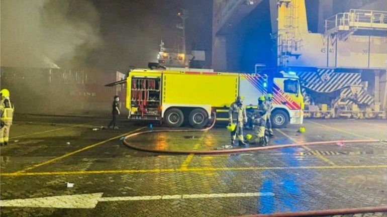 Emirats arabes unis : après une explosion dans un conteneur, l'incendie dans le port de Dubaï est maîtrisé