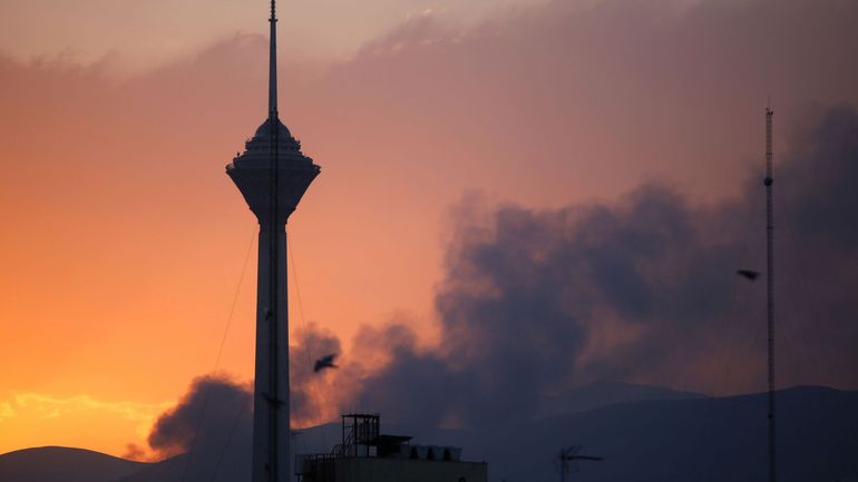 Guerre au Proche-Orient : la télévision d'État iranienne reprend ses programmes en direct après les frappes israéliennes