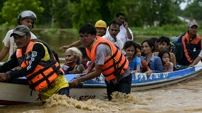 Birmanie : le bilan des inondations provoquées par le typhon Yagi grimpe à 226 morts et 77 disparus, selon la télévision d'État