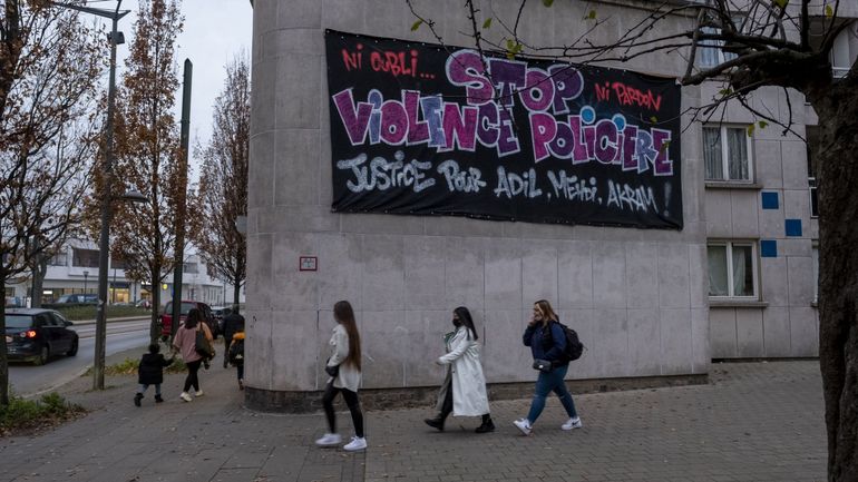 Décès d’Adil à Anderlecht : le policier qui a percuté le jeune homme accusé de racisme par plusieurs collègues