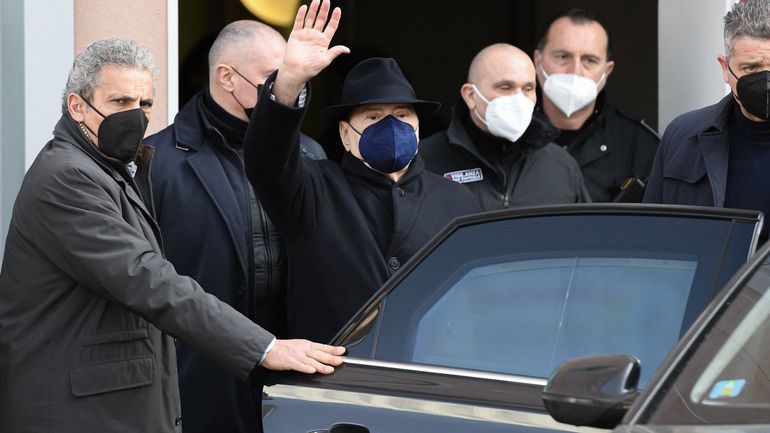 Italie : Berlusconi, hospitalisé suite à une infection, sort de San Raffaele