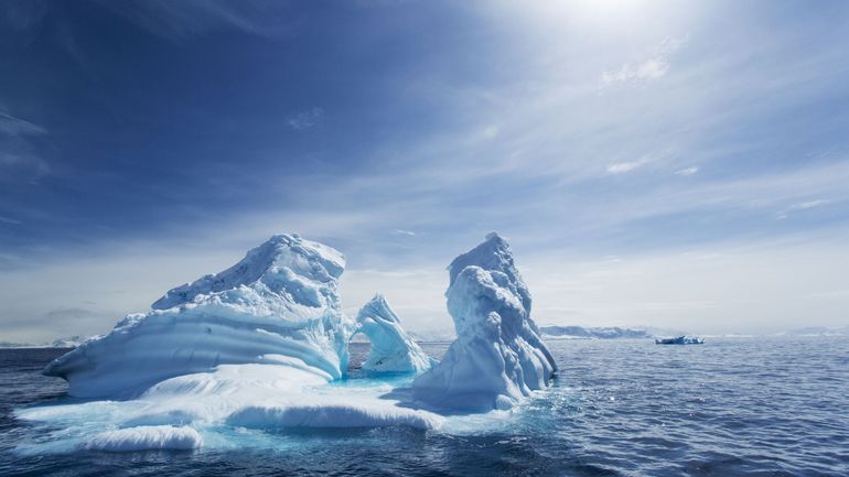 Antarctique : un immense iceberg se détache de la banquise