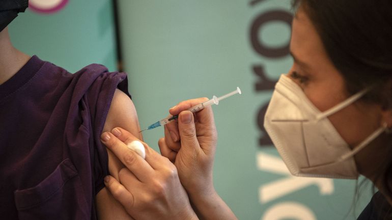 Vaccination en Belgique pour les ados âgés de 12 à 15 ans : libre choix et consentement éclairé