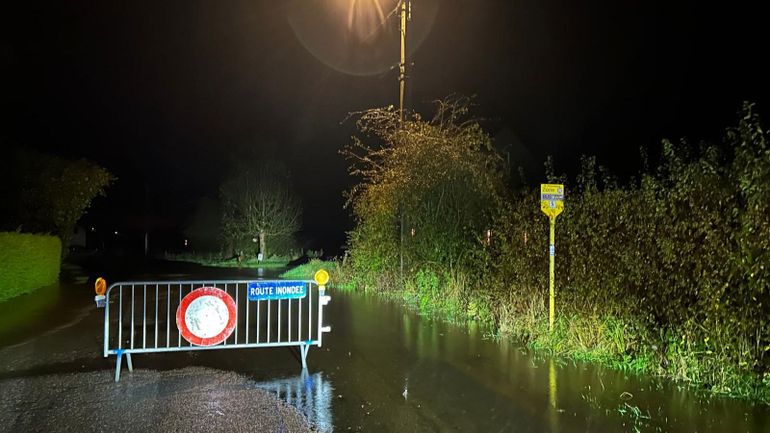 La dépression Kirk se calme en fin de nuit, des rivières ont débordé notamment à Couvin et Olloy-sur-Viroin (Province de Namur) et Theux (Liège)