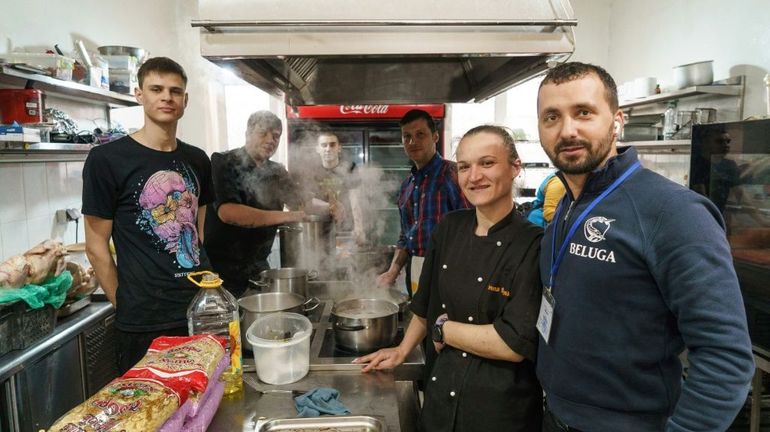 Guerre en Ukraine : près de Zaporijjia, un restaurant transformé en cuisine humanitaire pour territoires occupés