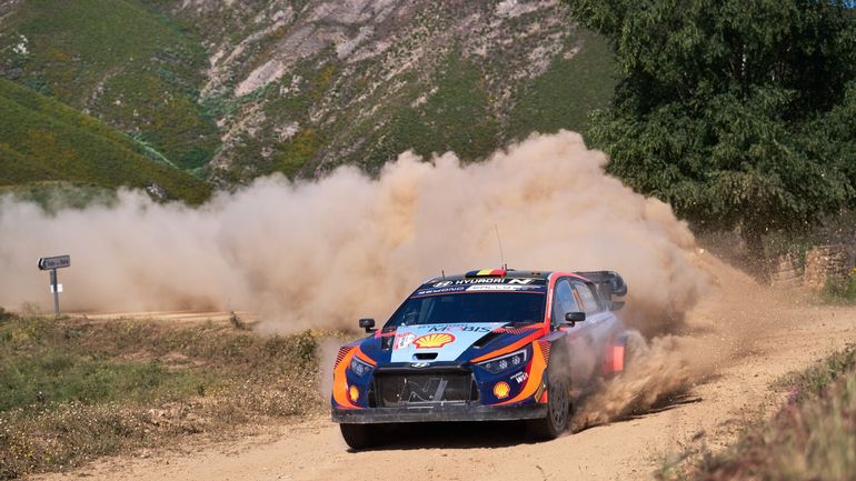 Direct vidéo WRC Portugal, ES18 : Thierry Neuville, trahi par le moteur de sa Hyundai, se traîne vers l'arrivée