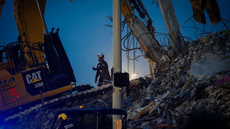 Les secours mettent fin aux recherches des survivants de l'immeuble effondré à Miami