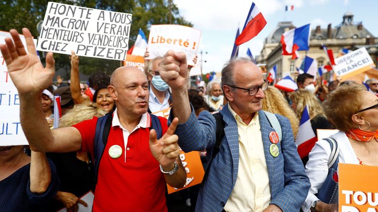 France: encore des dizaines de milliers de manifestants contre le pass sanitaire