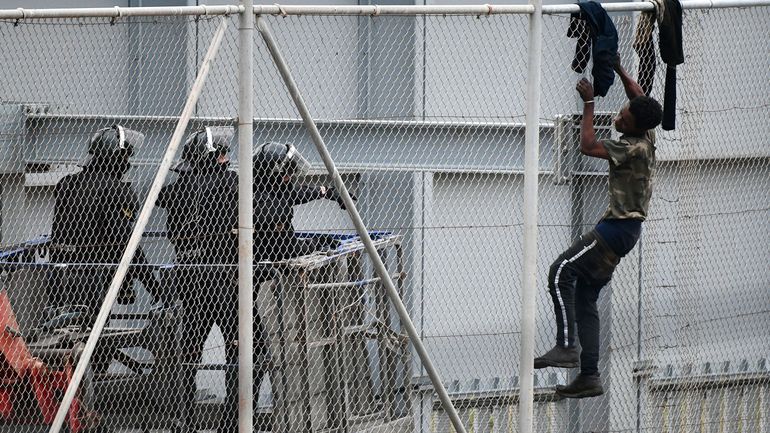 Espagne: 700 migrants tentent d'entrer dans l'enclave de Melilla