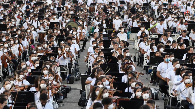 Au Venezuela, des milliers de musiciens réunis à Caracas pour le record du plus grand orchestre