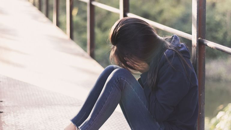 Suicide d'une jeune fille de 14 ans après un viol : comment réagir face à ce genre de situation ?