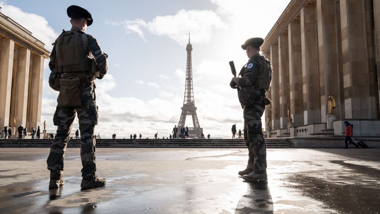 Attaque au couteau à Paris - L'assaillant toujours en garde à vue lundi