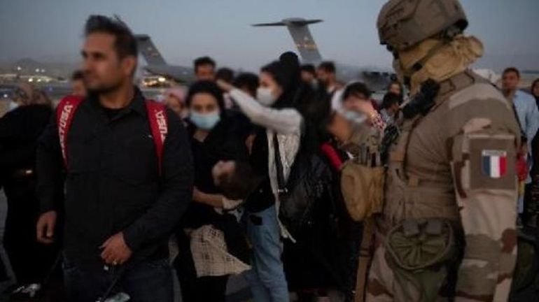 Afghanistan : la France pourrait continuer ses évacuations 