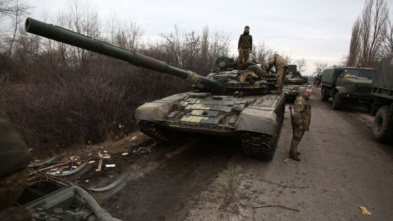 Invasion de l'Ukraine : l'armée russe attaque les infrastructures civiles et militaires depuis plusieurs directions, selon l'armée ukrainienne