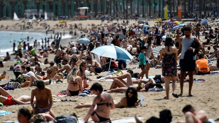 L'Espagne rouvre ses plages aux touristes vaccinés